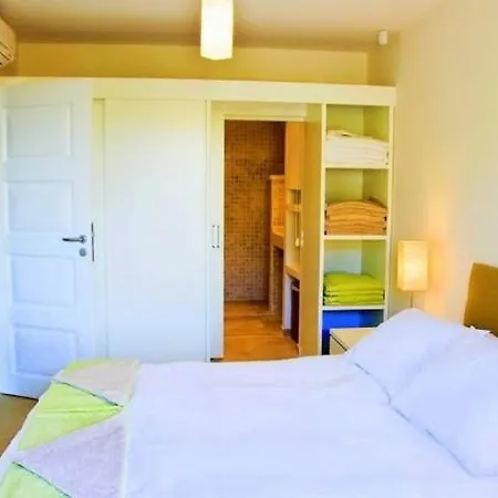 Sleeps 6 With Pool And Air Con Βίλα