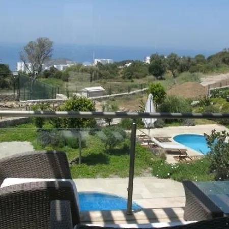 Sleeps 6 With Pool And Air Con *